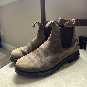 Blundstone chelsea size 9